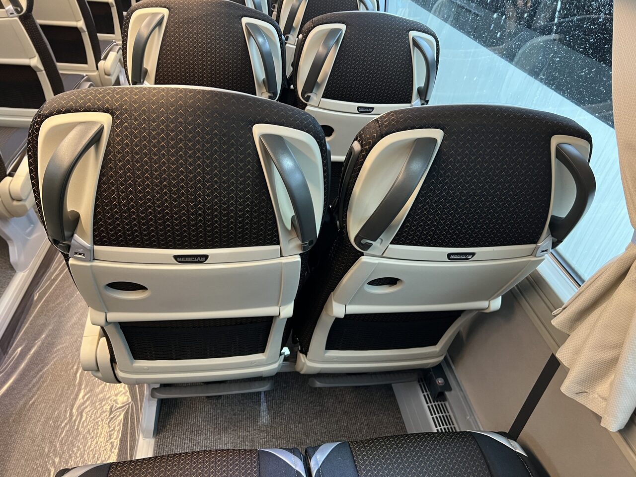 Turistbuss Neoplan Cityliner P15 Euro 6E V.I.P Exclusive Class (svart / brons färgad skinnklädsel): bilde 26