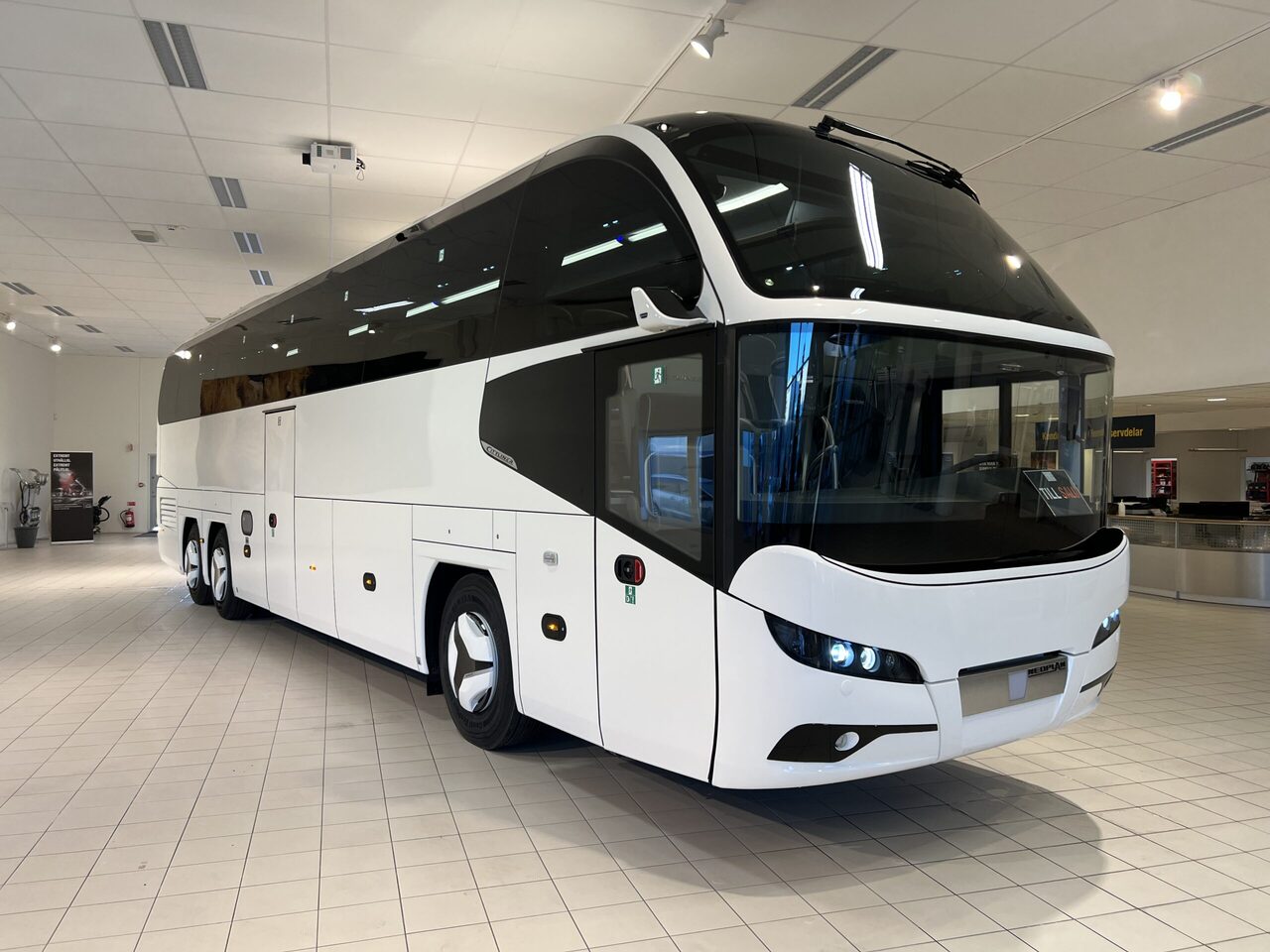 Turistbuss Neoplan Cityliner P15 Euro 6E V.I.P Exclusive Class (svart / brons färgad skinnklädsel): bilde 8