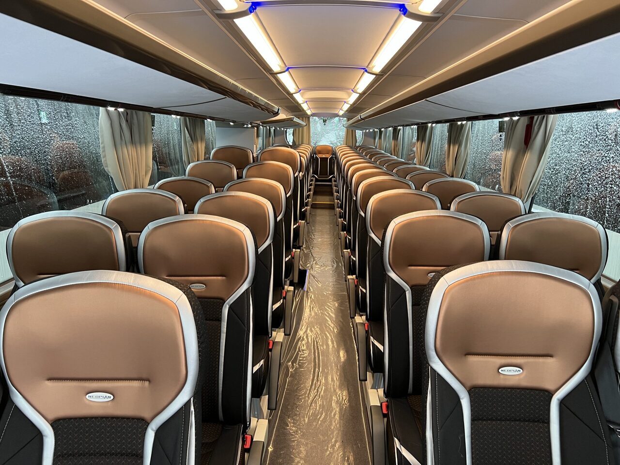 Turistbuss Neoplan Cityliner P15 Euro 6E V.I.P Exclusive Class (svart / brons färgad skinnklädsel): bilde 21