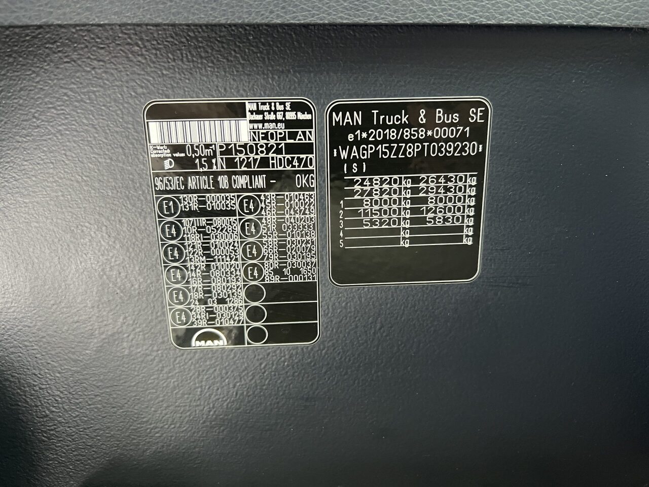 Turistbuss Neoplan Cityliner P15 Euro 6E V.I.P Exclusive Class (svart / brons färgad skinnklädsel): bilde 46