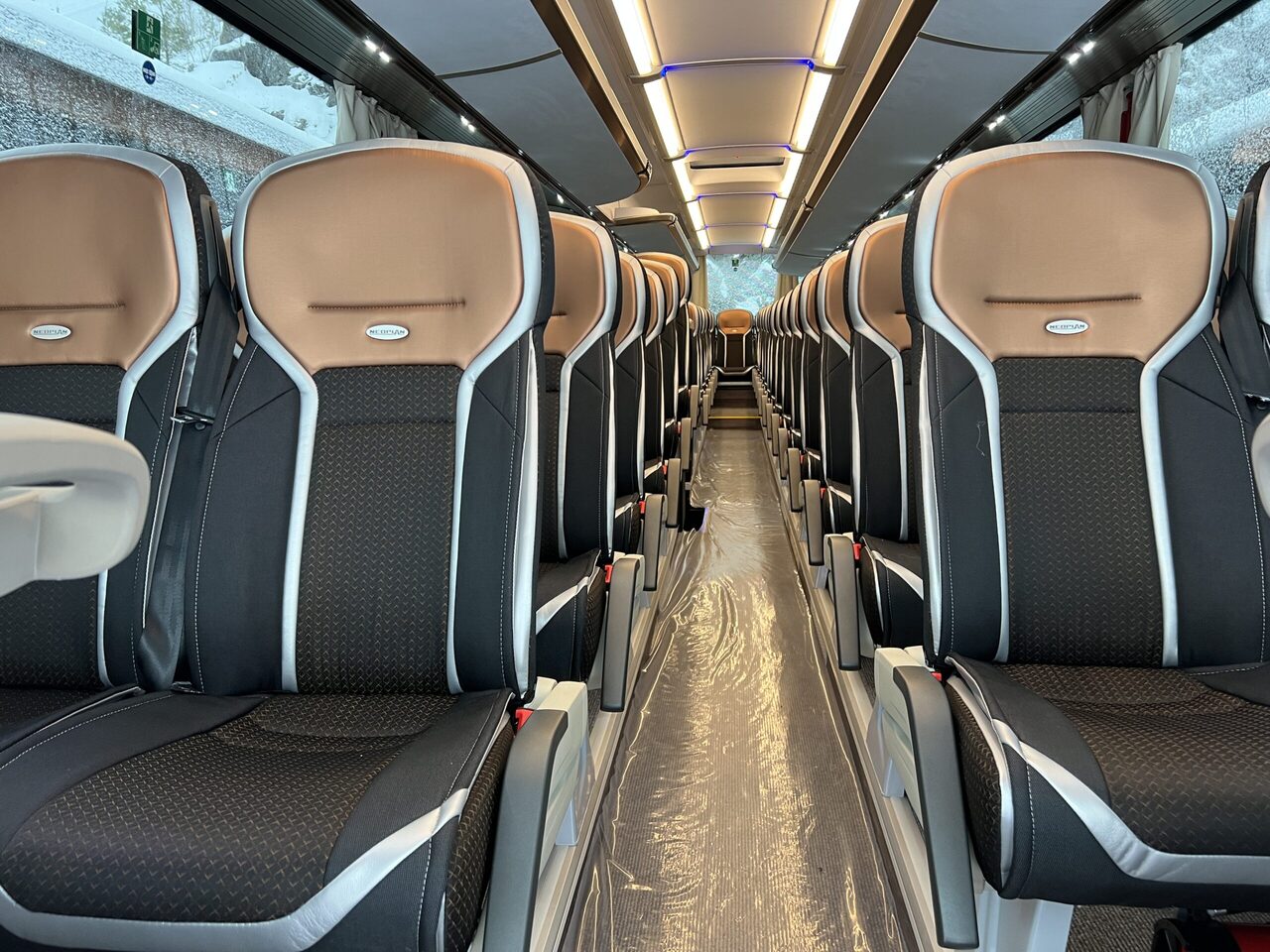 Turistbuss Neoplan Cityliner P15 Euro 6E V.I.P Exclusive Class (svart / brons färgad skinnklädsel): bilde 19