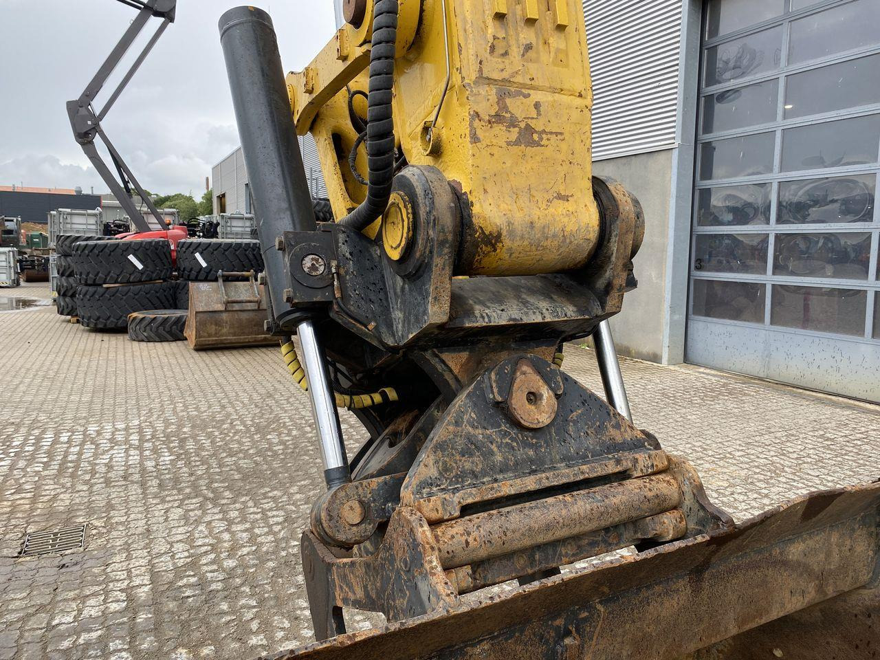Beltegraver Komatsu HB365LC-3