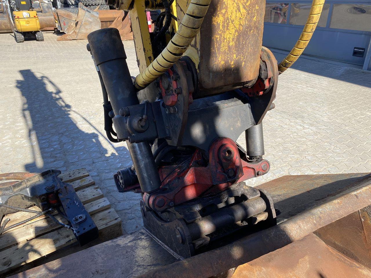 Beltegraver Komatsu PC138US-8