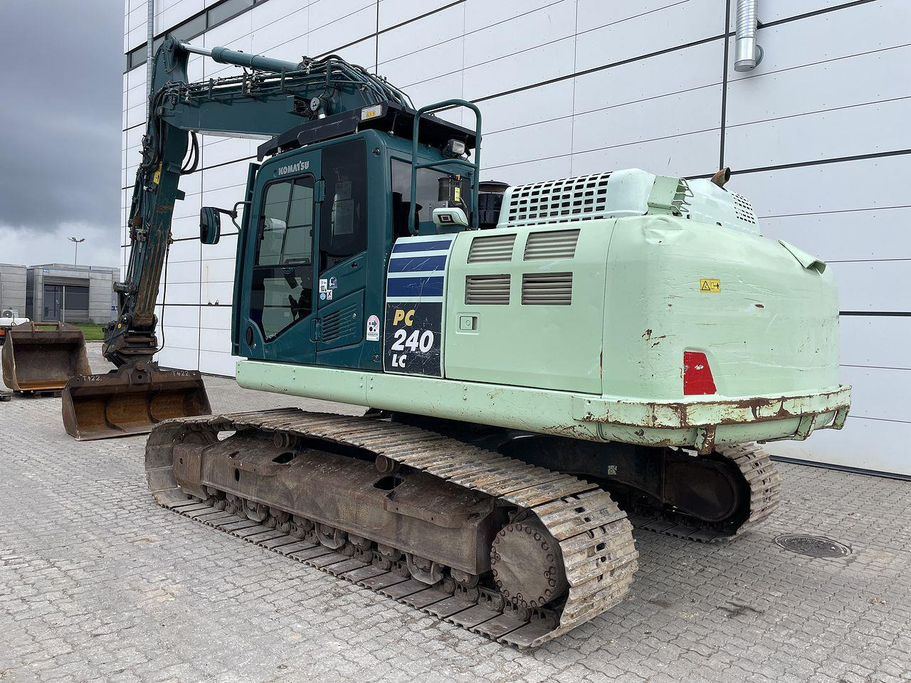 Beltegraver Komatsu PC240LCD-11