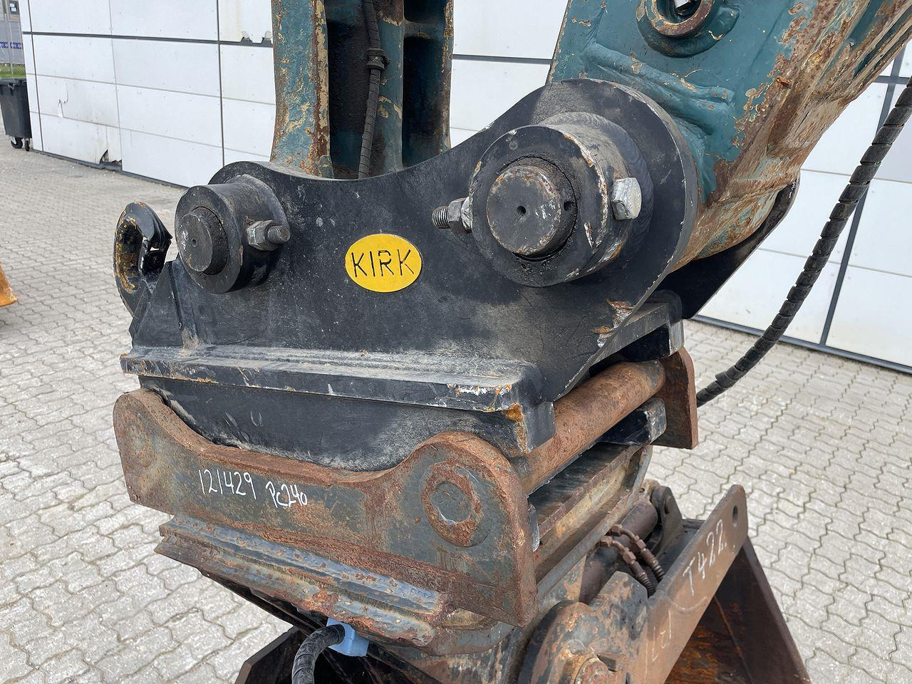Beltegraver Komatsu PC240LCD-11
