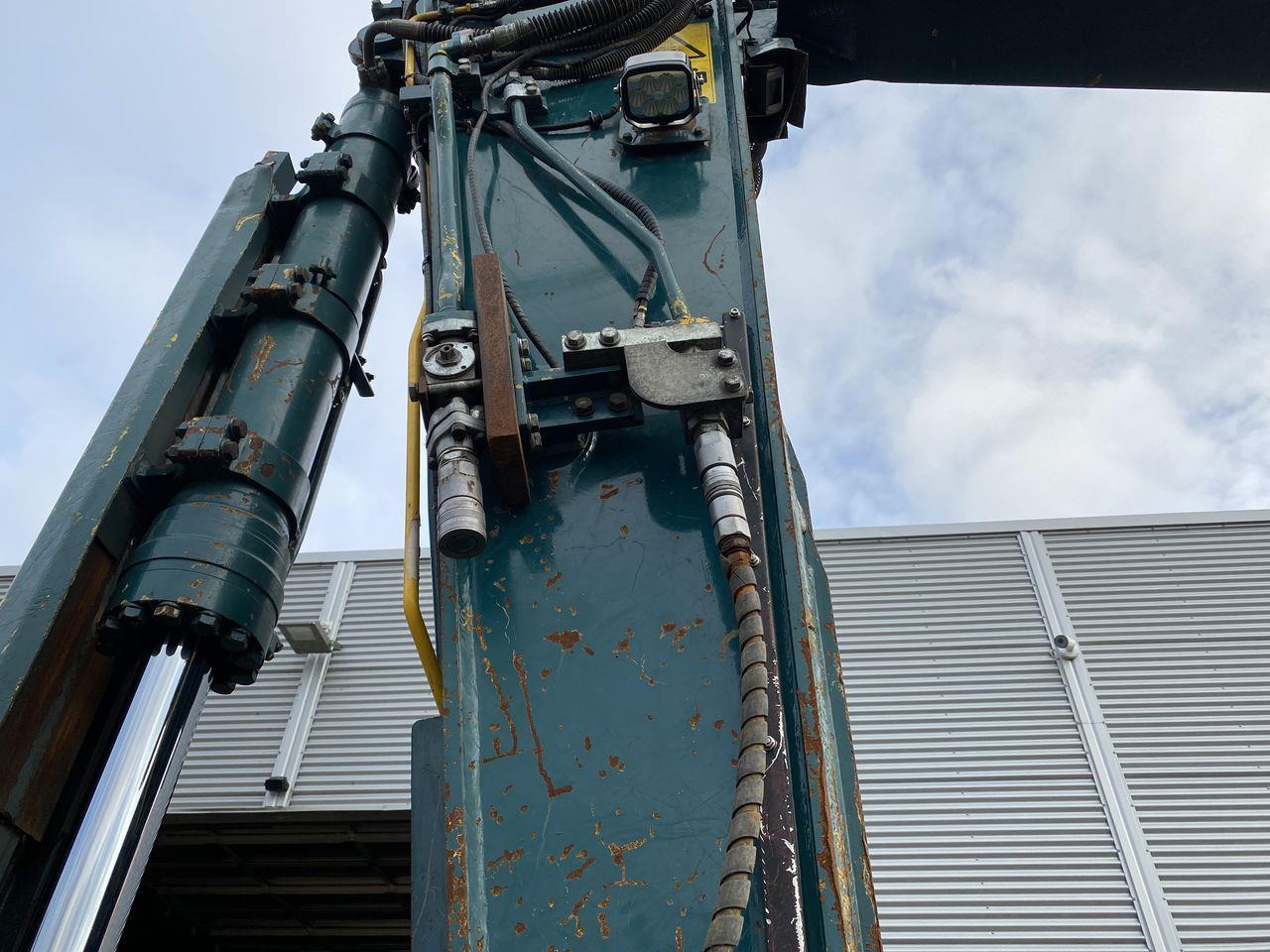 Beltegraver Komatsu PC240LCD-11