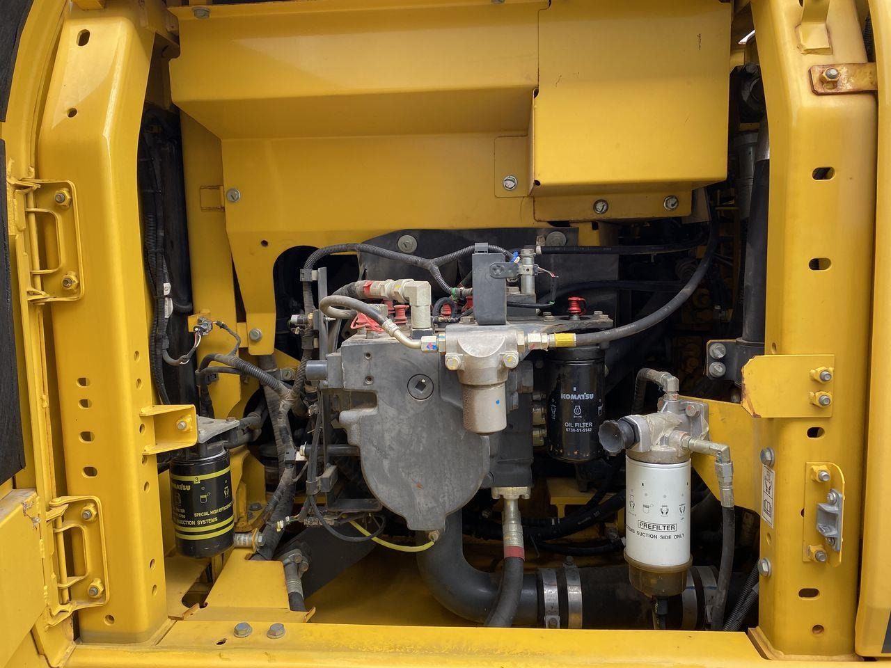 Beltegraver Komatsu PC240LC-11