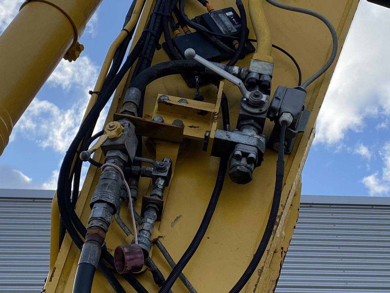 Beltegraver Komatsu PC240LC-11