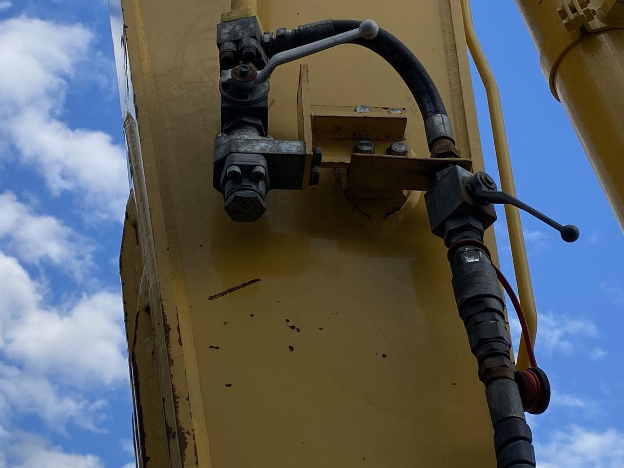 Beltegraver Komatsu PC240LC-11