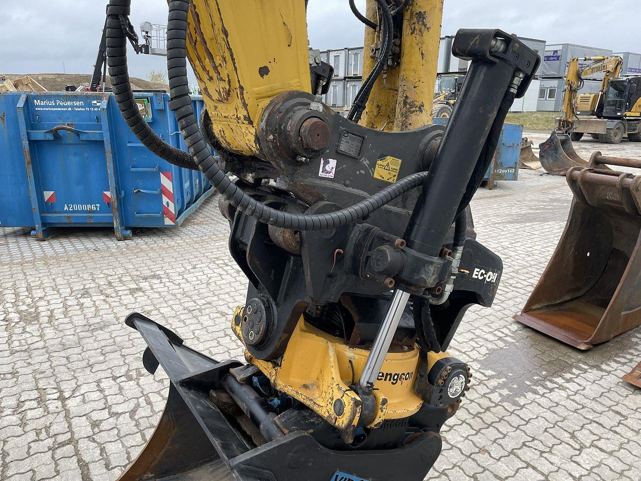 Beltegraver Komatsu PC240LC-11EO