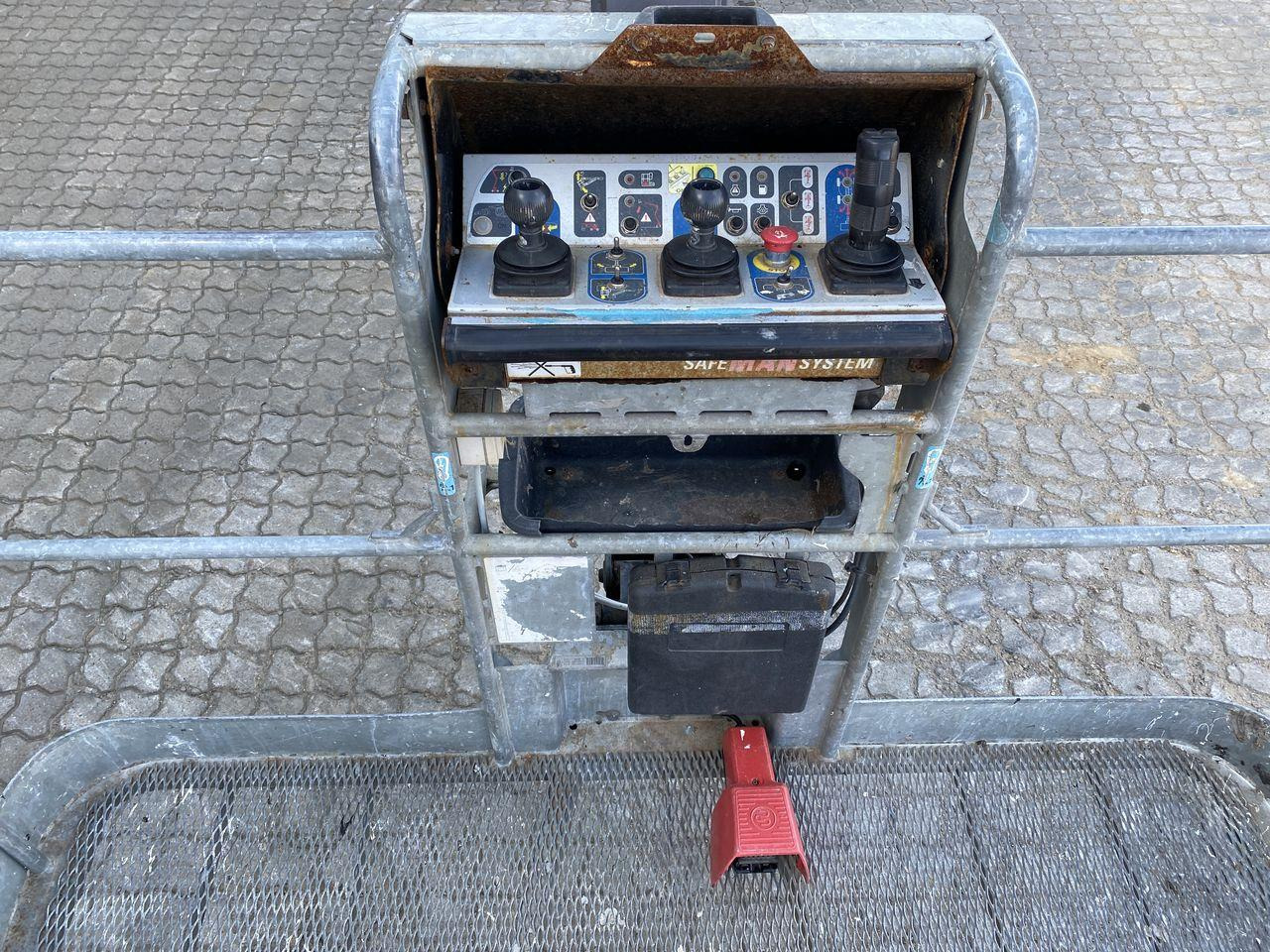 Bomlift Manitou 200ATJ RC