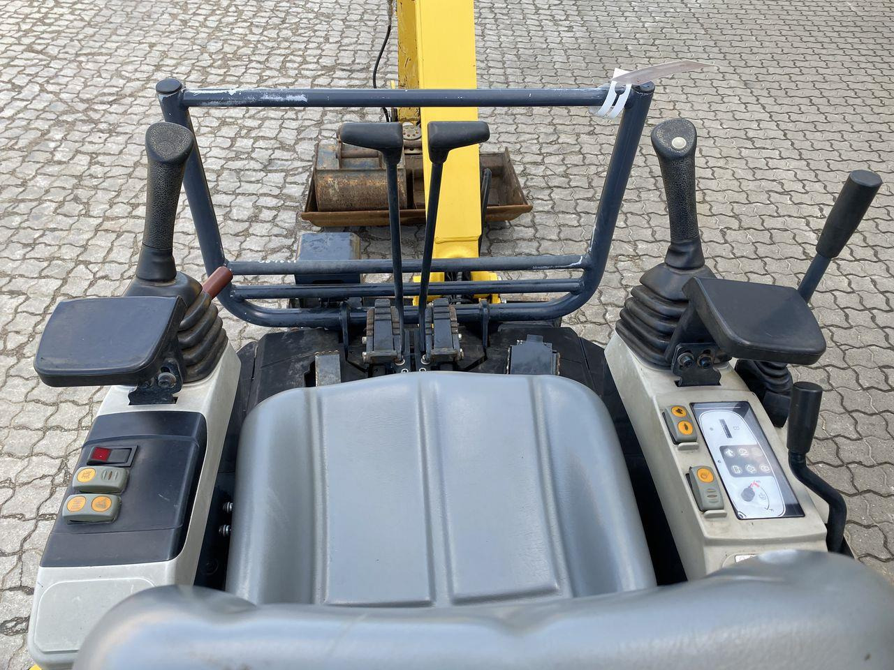 Minigraver Komatsu PC16R-3HS CANOPY