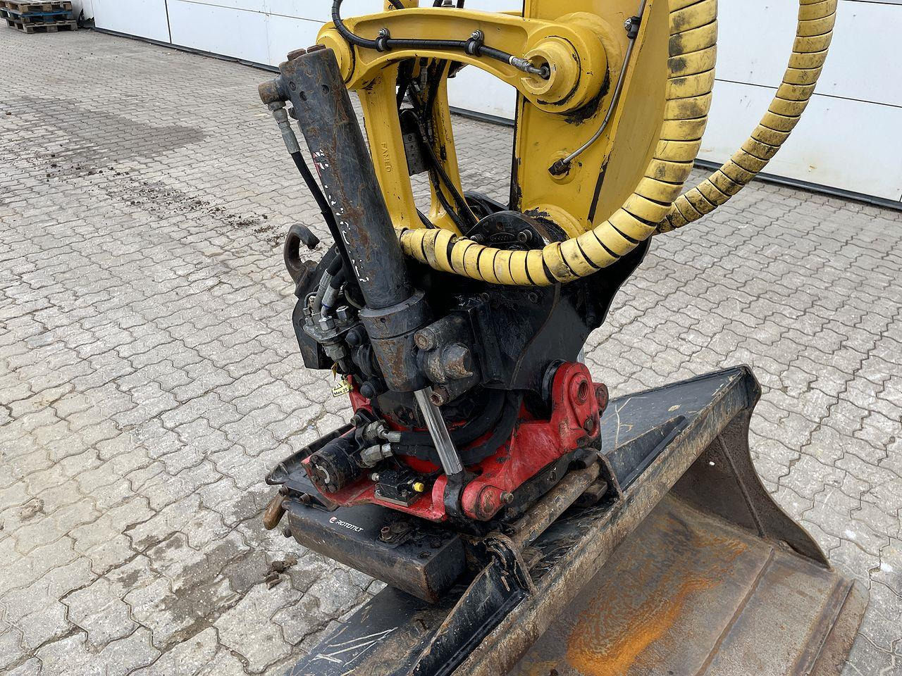Minigraver Komatsu PC88MR-10 med Topcon