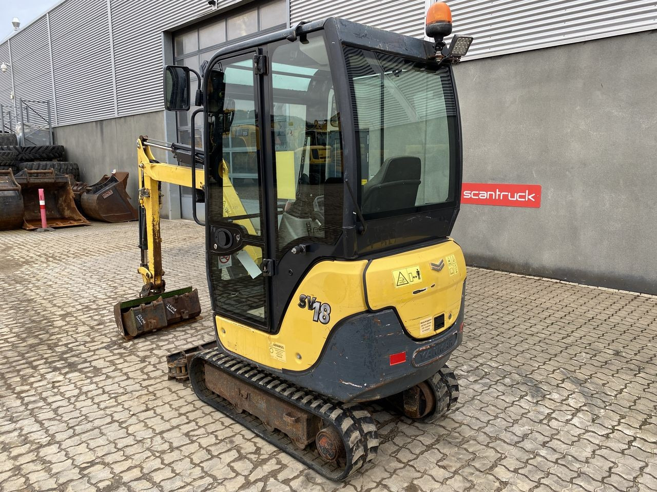 Minigraver Yanmar SV18