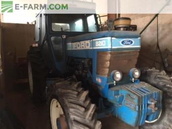 Ford 8210 - Traktor