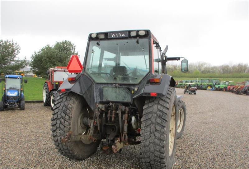 Traktor Valtra 8050 with defect clutch/gear, can not drive