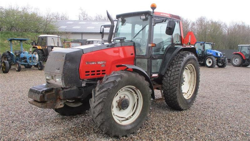 Traktor Valtra 8050 with defect clutch/gear, can not drive