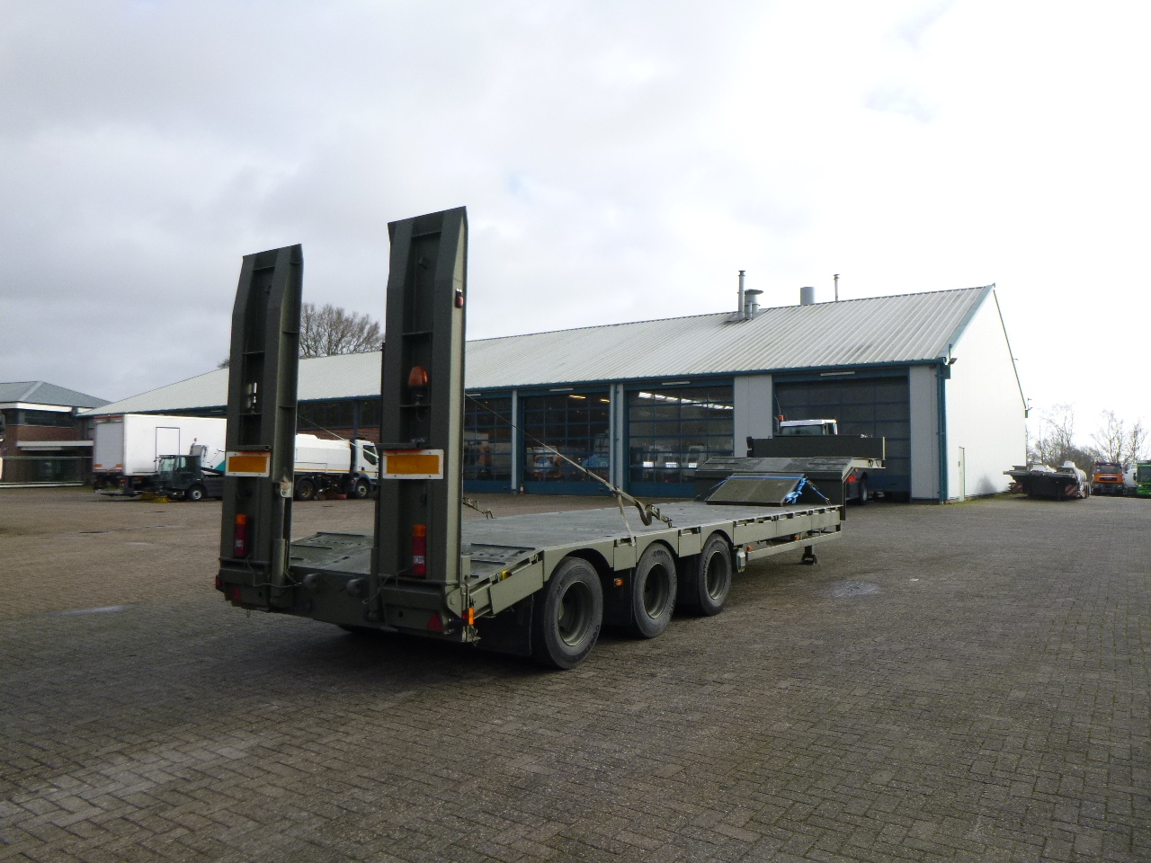 Lavloader semitrailer Broshuis 3-axle semi-lowbed trailer E-2130 / 73 t + ramps: bilde 3