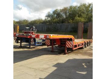  LOT # 1495 -- Montracon 4 Axle Step Frame Extendable Low Loader Trailer c/w Hydraulic Ramps, Winch - Lavloader semitrailer