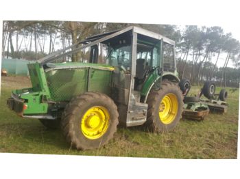 Skogstraktor John Deere 6155M