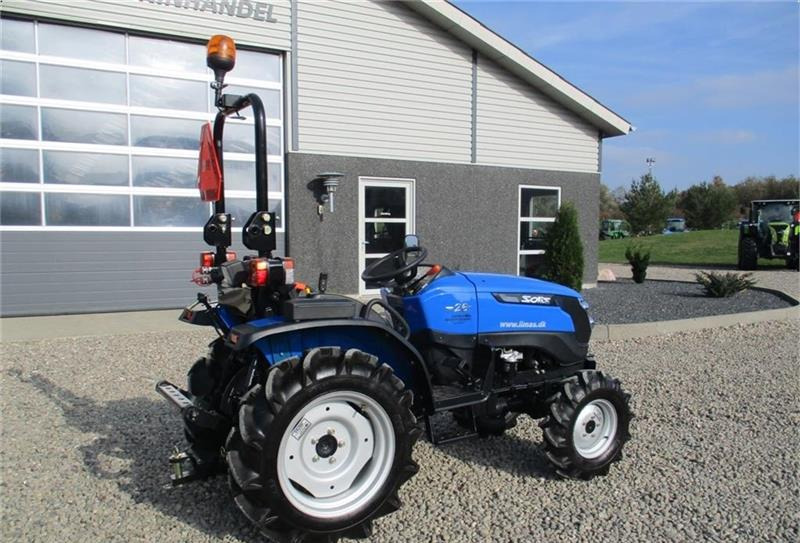 Kommunale traktor Solis 26 6+2 Gearmaskine. Standardhjul og servostyrring