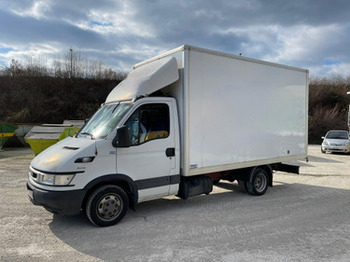 Varebil med skap IVECO 35C15