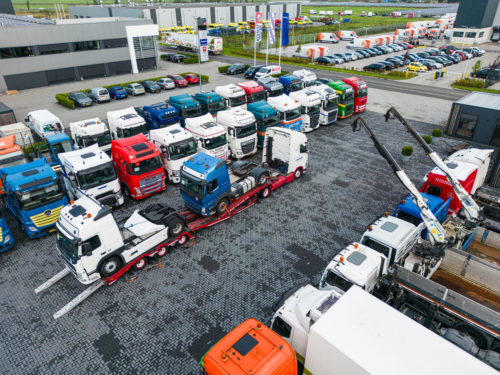 LVS Used TRUCKS - Trekkvogner VOLVO - År: 2011, Euro 5 undefined: bilde 3