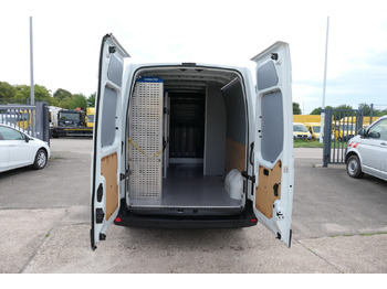Kassebil RENAULT Master