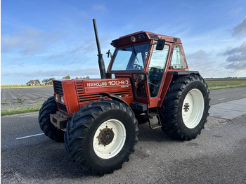 Traktor NEW HOLLAND
