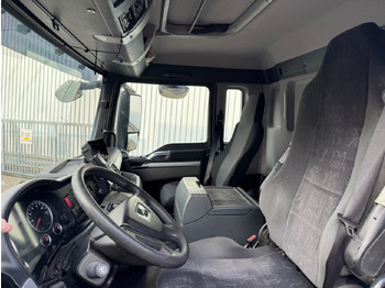 Interior photo 1: Tankbil MAN TGS 26.400 6x2-4 BL TGS 26.400 6x2-4 BL, Lenk-/Liftachse, ADR, Esterer Tank ca. 20.150l, 4 Kammern