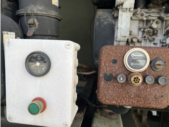 Tankbil Renault Midliner S170 4x4 Midliner S170 4x4, 6000l Wassertank: bilde 2 Tankbil Renault Midliner S170 4x4 Midliner S170 4x4, 6000l Wassertank: bilde 2