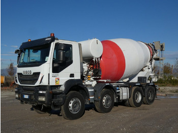 Betongbil IVECO Trakker