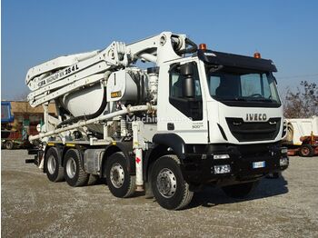Betongbil IVECO TRAKKER 500: bilde 1
