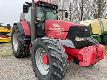 Traktor McCORMICK