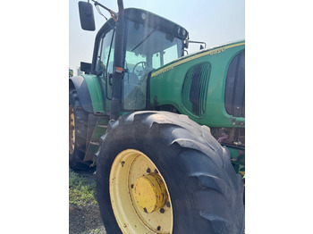 Traktor JOHN DEERE 6820