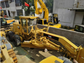 Grader CATERPILLAR