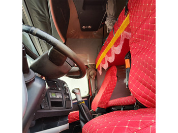 Trekkvogn HOWO HOWO T7H-540 tractor-Red: bilde 4 Trekkvogn HOWO HOWO T7H-540 tractor-Red: bilde 4