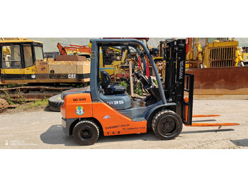 Gaffeltruck TOYOTA