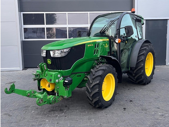 Traktor JOHN DEERE