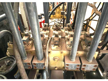 Leie XCMG official used XGC28000 large crawler crane for sale XCMG official used XGC28000 large crawler crane for sale: bilde 4