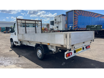 Varebil med plan PEUGEOT BOXER 335 2.2 BLUEHDI 140PS: bilde 3