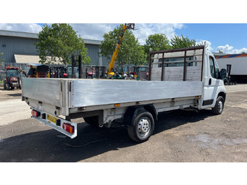 Varebil med plan PEUGEOT BOXER 335 2.2 BLUEHDI 140PS: bilde 4
