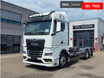 Container-transport/ Vekselflak lastebil MAN TGX 26.510