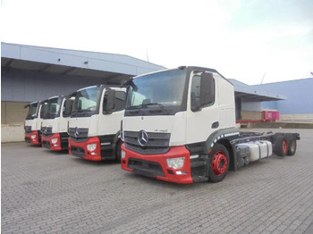 Transporter lastebil MERCEDES-BENZ Actros