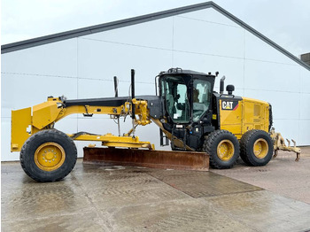 Grader CATERPILLAR 140M
