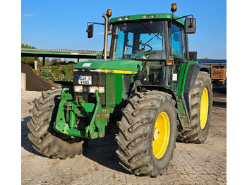 Traktor JOHN DEERE 6810