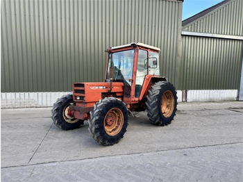Traktor RENAULT