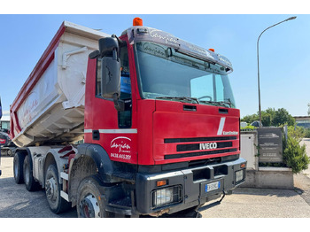 Tippbil IVECO Trakker