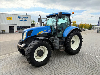 Traktor NEW HOLLAND T7000
