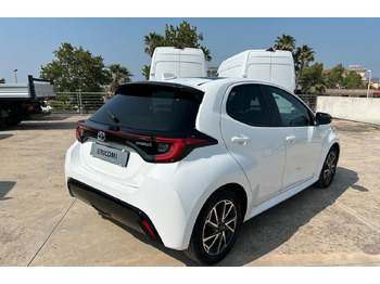 Sedan Toyota Yaris 1.5 Hybrid 5 porte Lounge: bilde 5